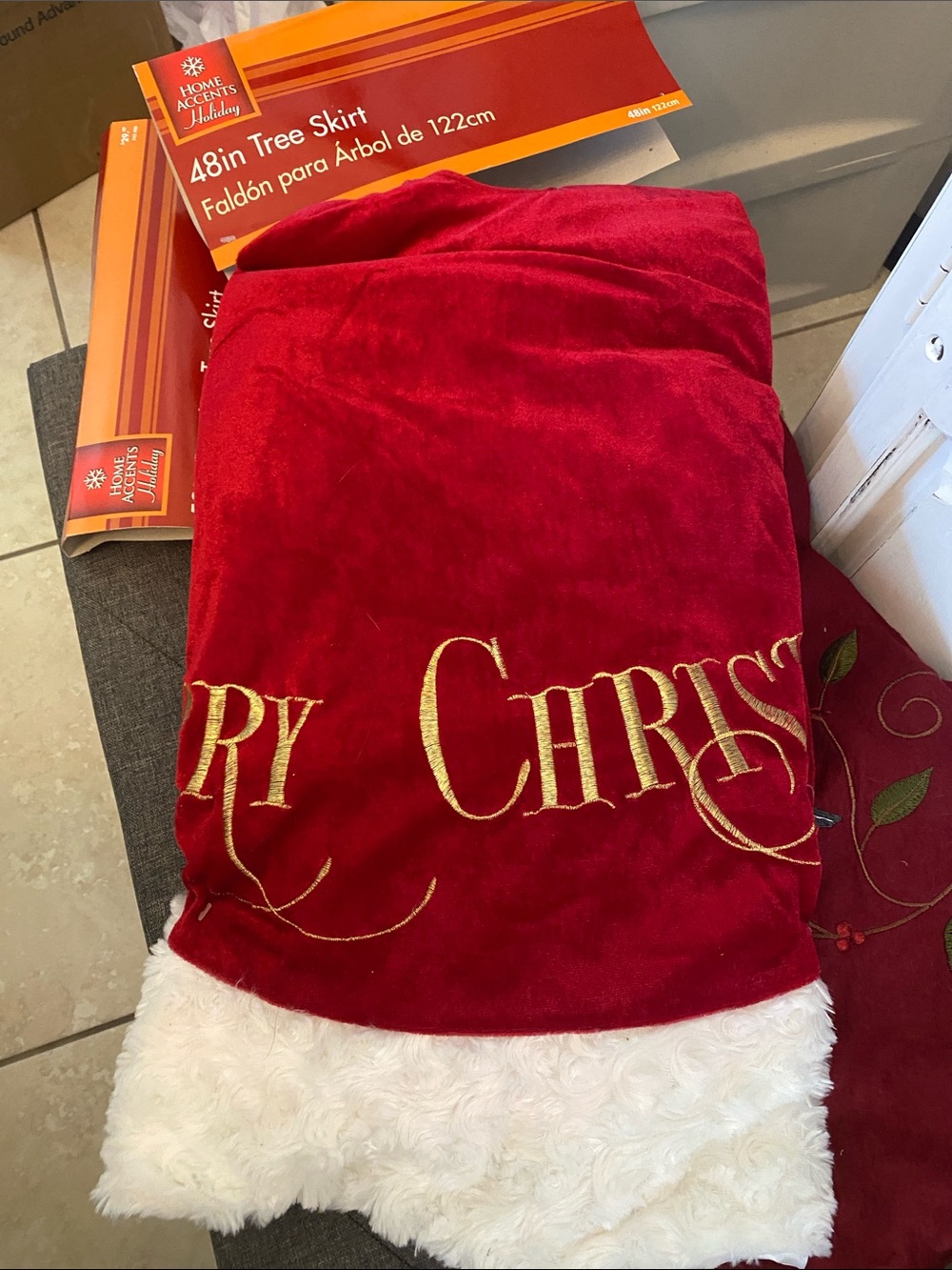 Home Accents Holiday Red and Gold 'Merry Christmas' Tree Skirt